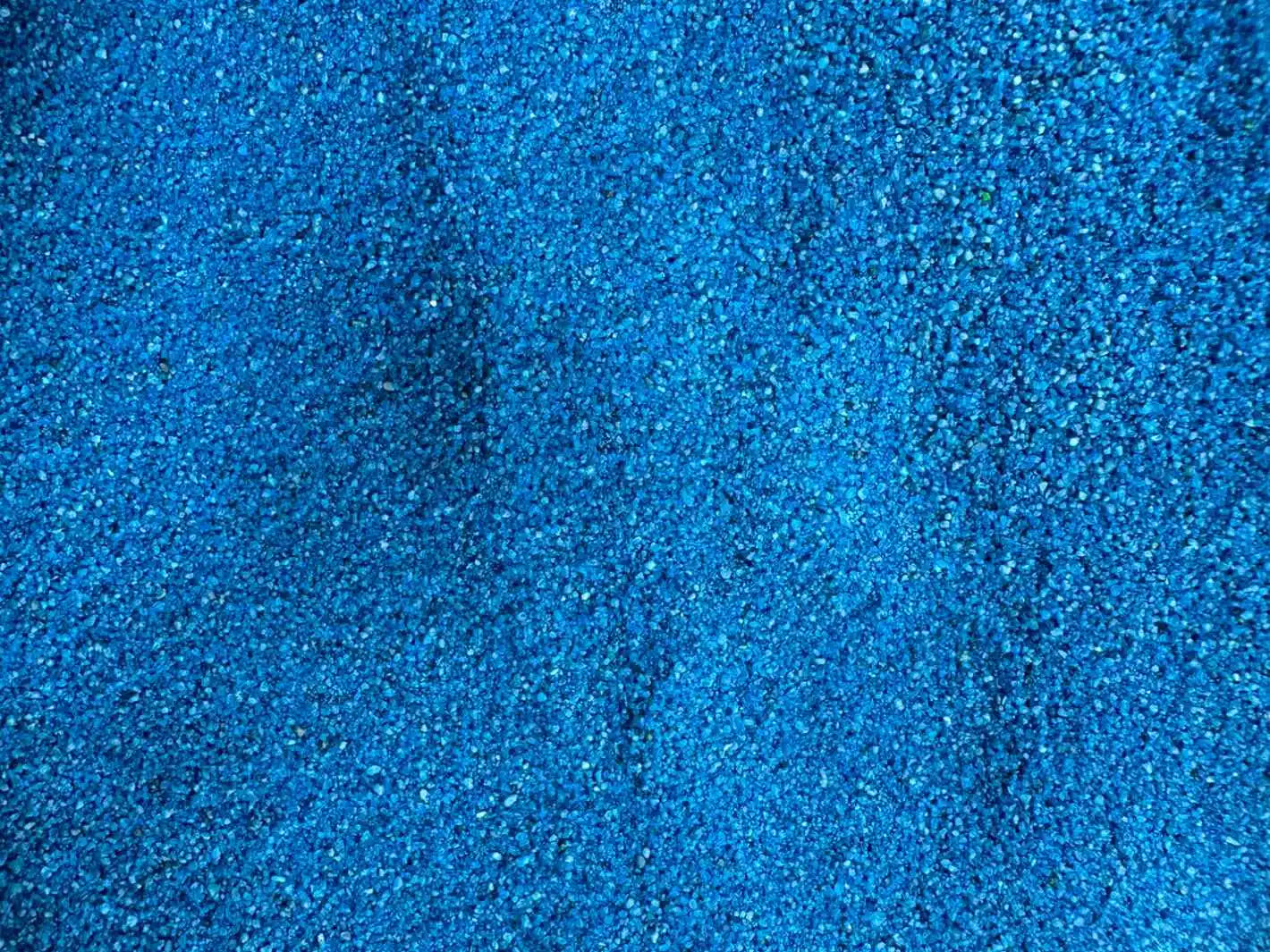 Blue sand in fine fraction, suituble for various crafts, terrariums and plant arrangements. 
