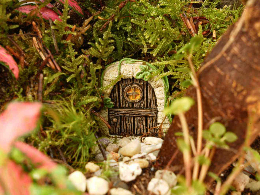 Mini fairy door terrarium decoration showing 3 cm height and width