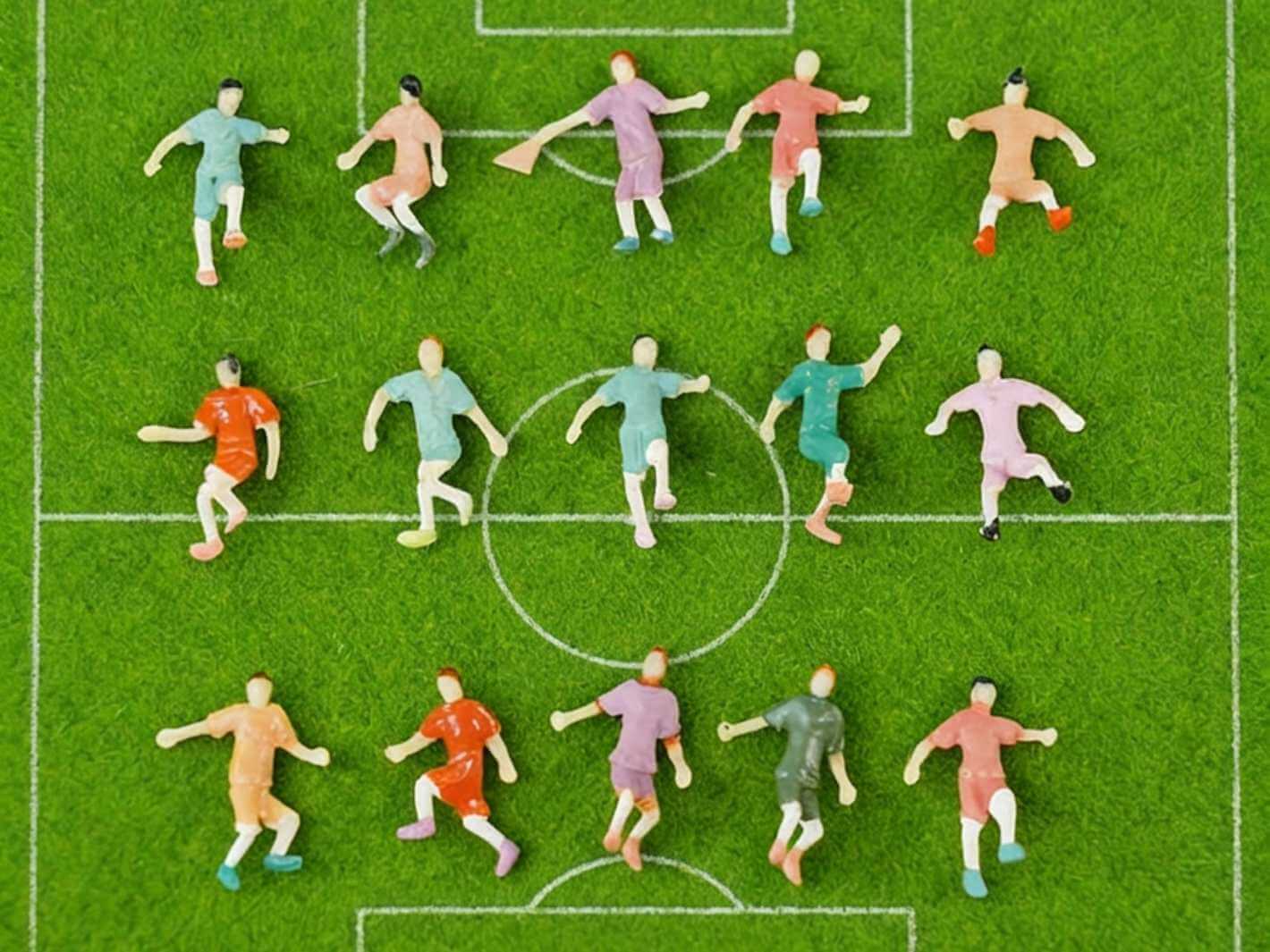 1:87 scale painted football player figurines for terrariums and miniature scenes