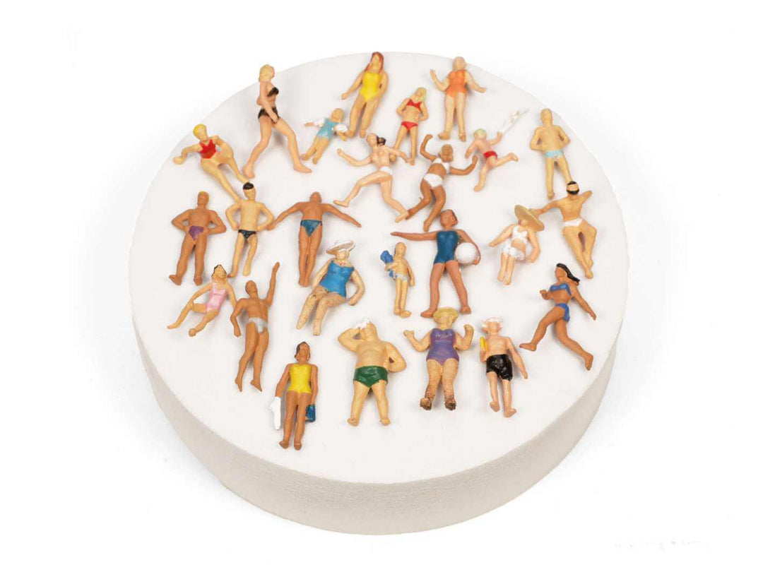1:87 scale mini swimming figurines for terrariums, 2 cm beach people figures