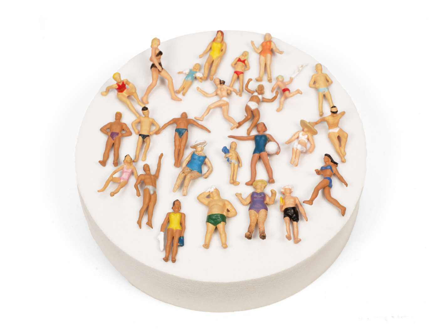 1:87 scale mini swimming figurines for terrariums, 2 cm beach people figures