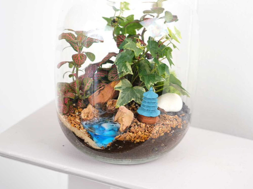 Miniature pagoda for terrariums, fairy gardens and aquariums. 