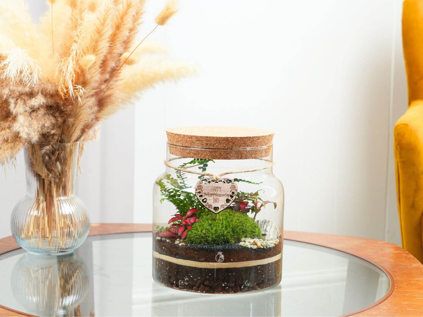 The perfect Mother’s Day terrarium gift for Mum! A handcrafted, plant-filled keepsake for mums who love nature and greenery.