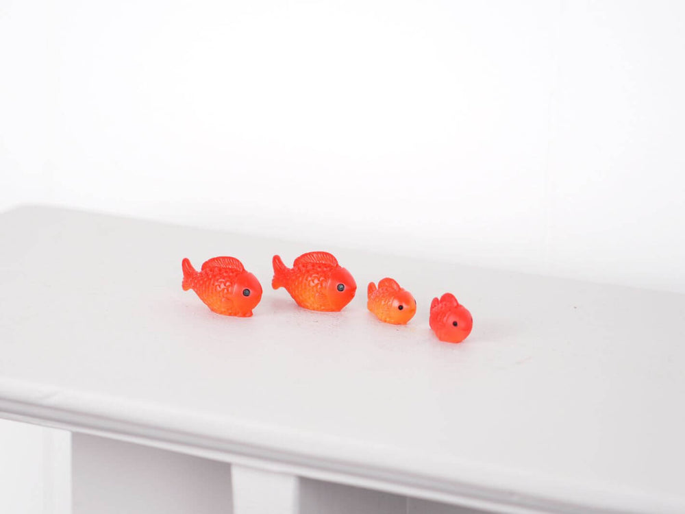 Tiny orange fish figurine for underwater-themed terrariums and miniature landscapes.